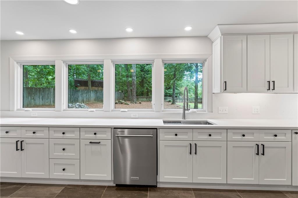 7632 Auden Trail Atlanta, GA 30350 - Photo 7 of 46