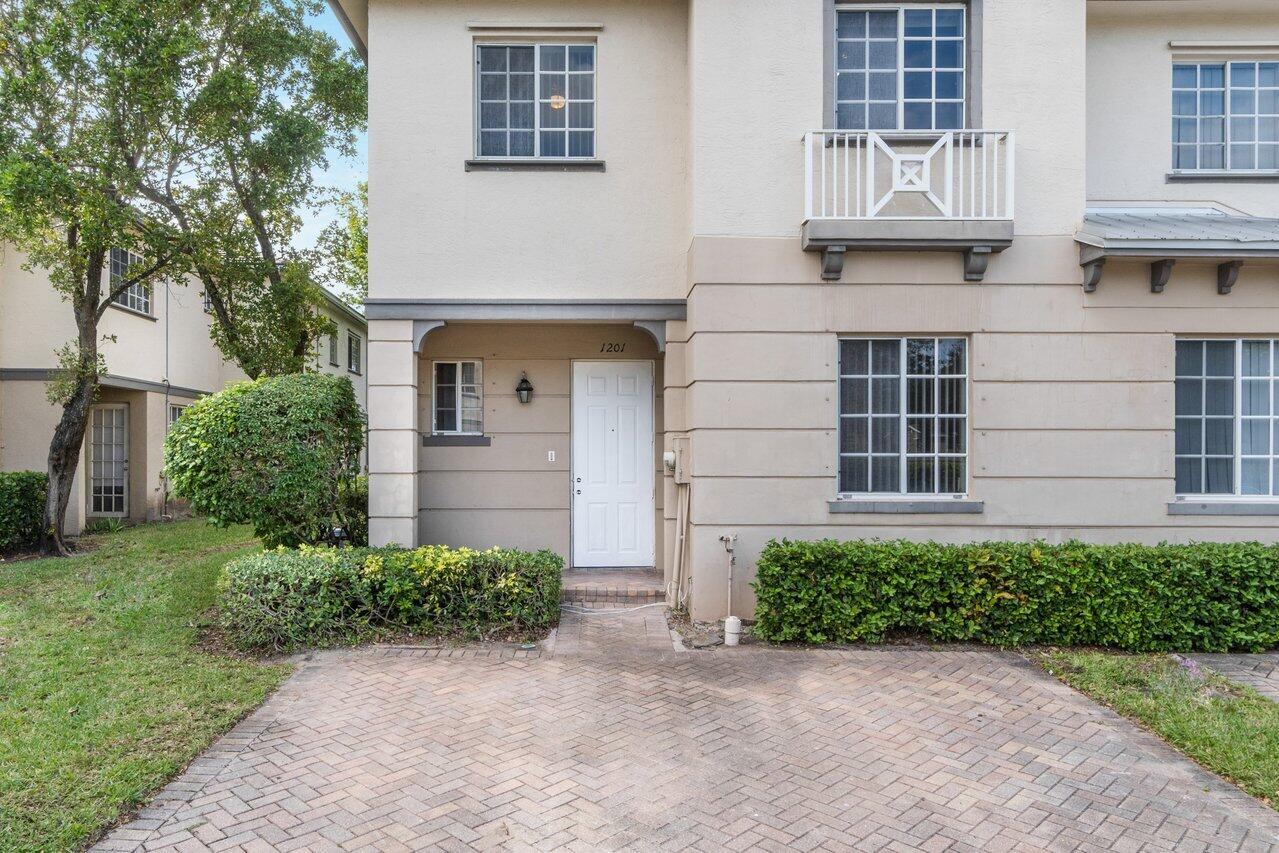 1201 Abaco Lane Riviera Beach, FL 33404 - Photo 4 of 36 004-1201AbacoLane-RivieraBeach-FL-33404-