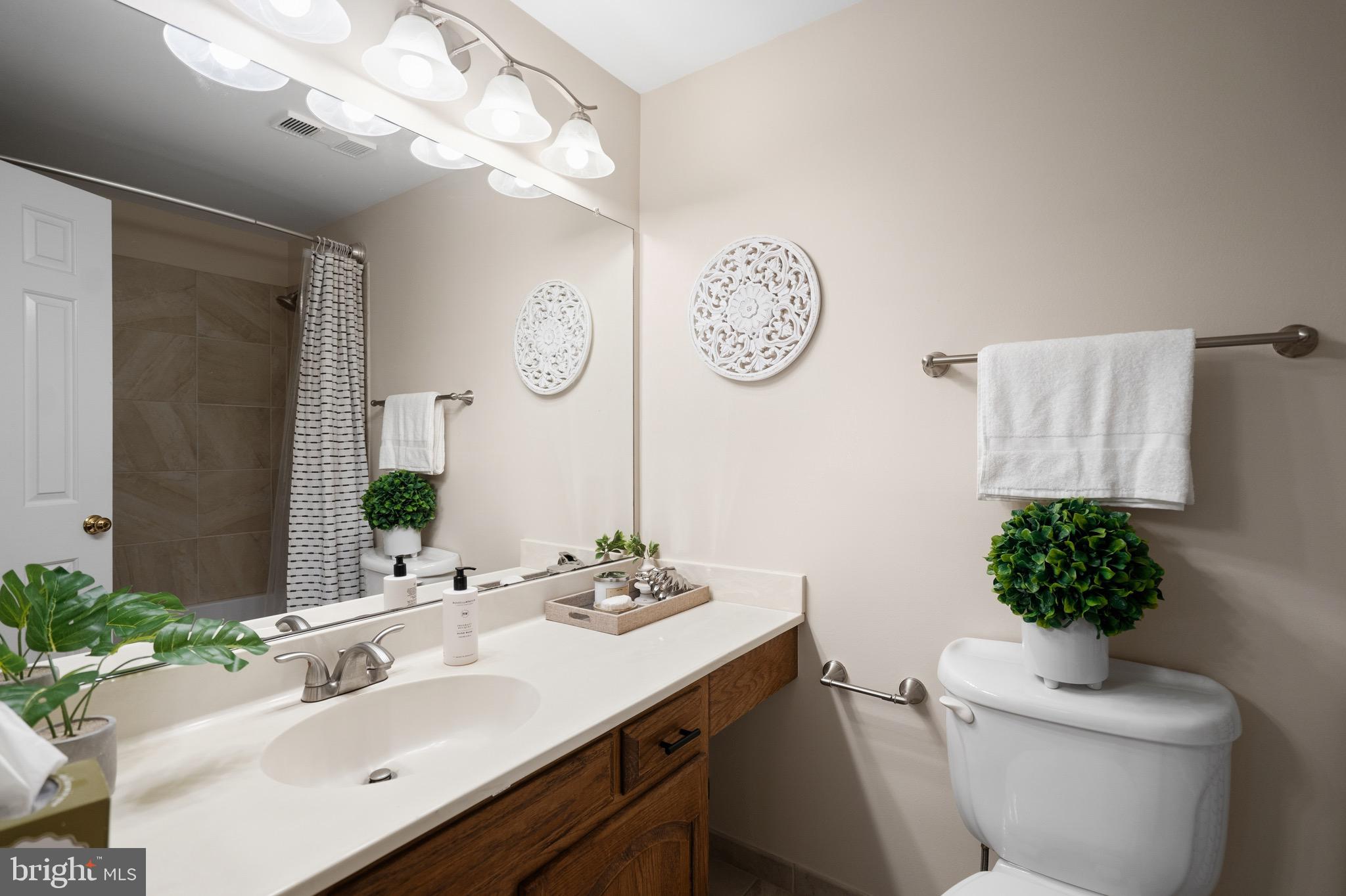 8943 Park Forest Drive Springfield, VA 22152 - Photo 57 of 74 Full bathroom on bedroom level
