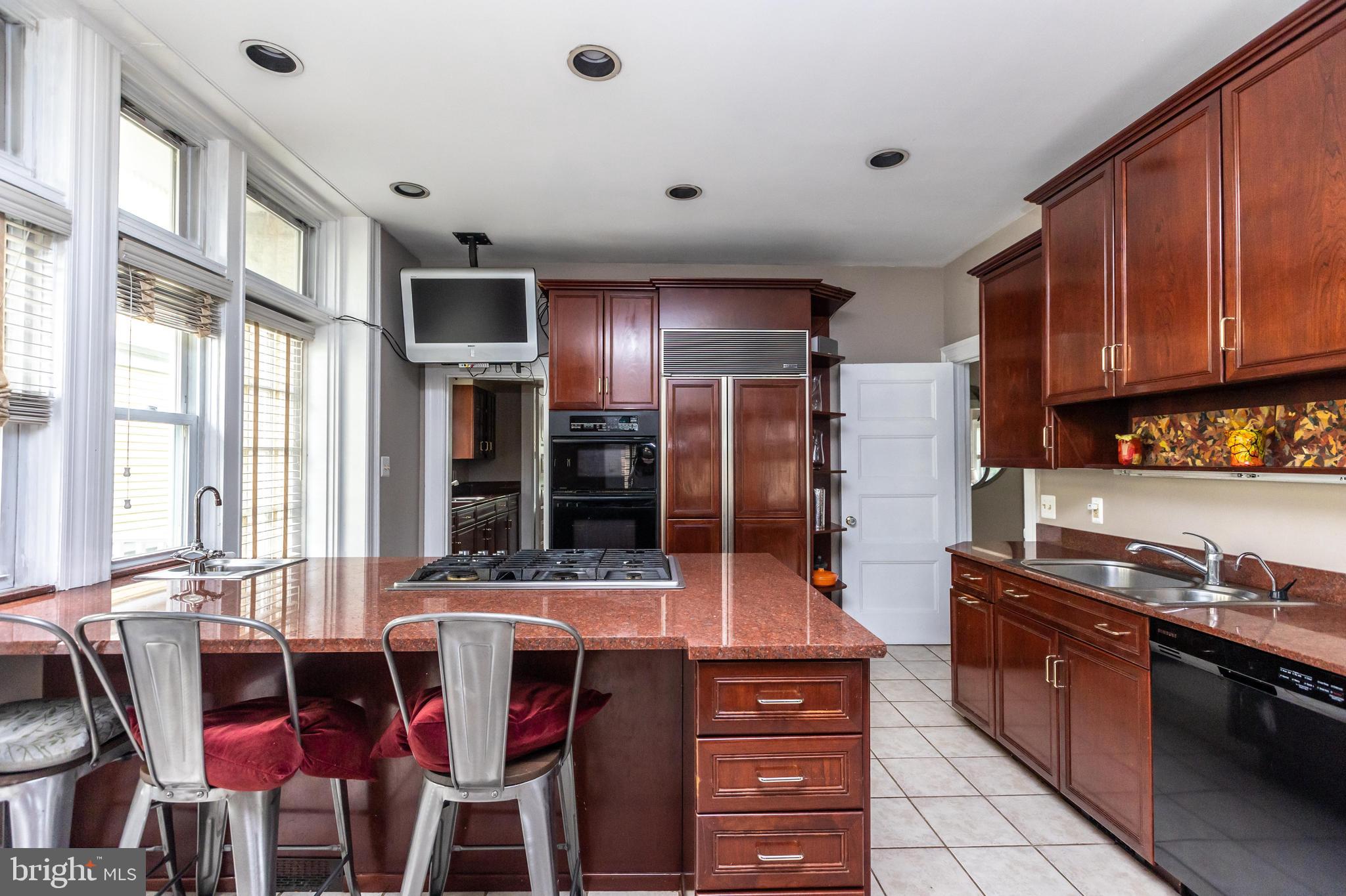 300 Woodlawn Road Baltimore, MD 21210 - Photo 28 of 76 Breakfast bar