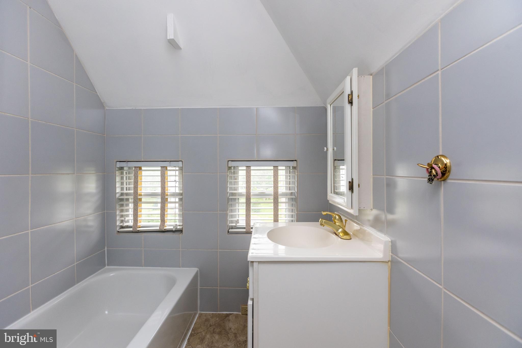 300 Woodlawn Road Baltimore, MD 21210 - Photo 63 of 76 Upper 2 full bathroom