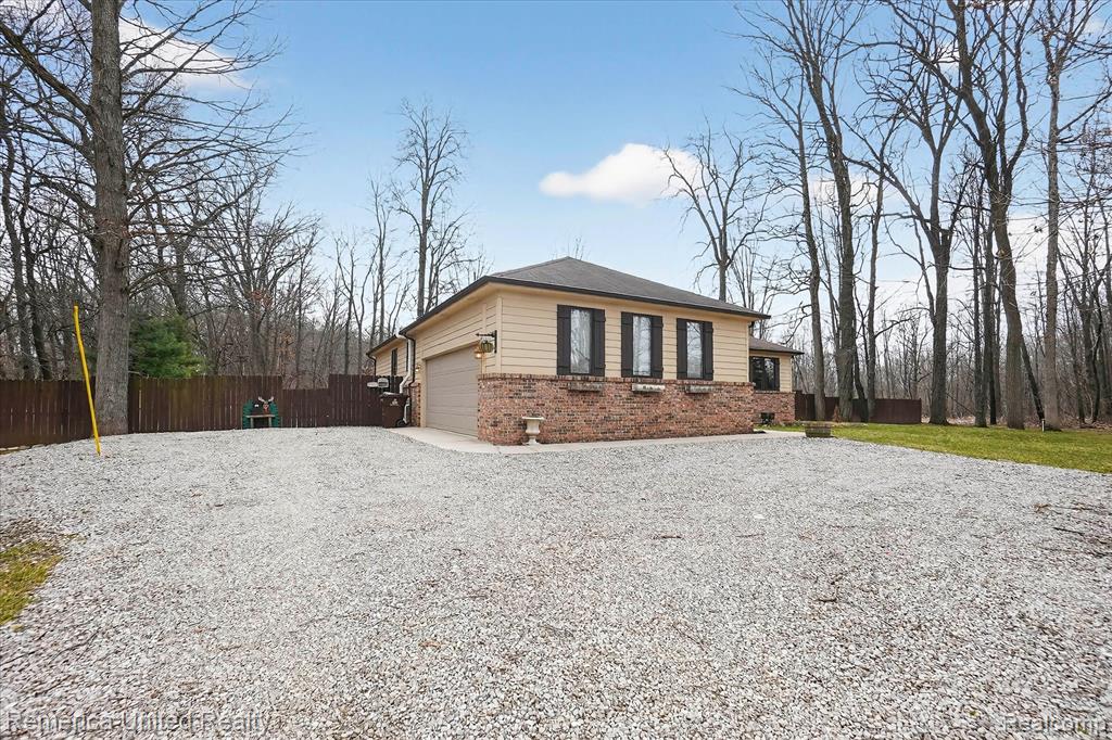 660 East Allen Road Howell, MI 48855 - Photo 5 of 53 Gallery Image 5