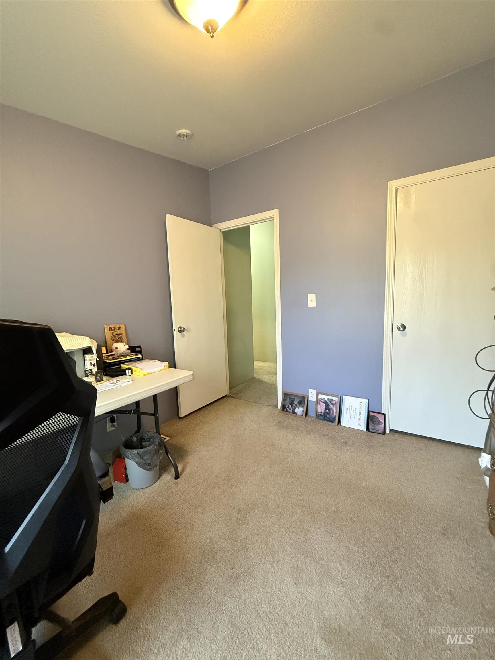2750 Alden Road, Unit 12 12 Fruitland, ID 83619 - Photo 18 of 38 Carpeted room featuring a vaulted ceiling with a ceiling fan and light fixture, multiple windows with blinds, and a doorway