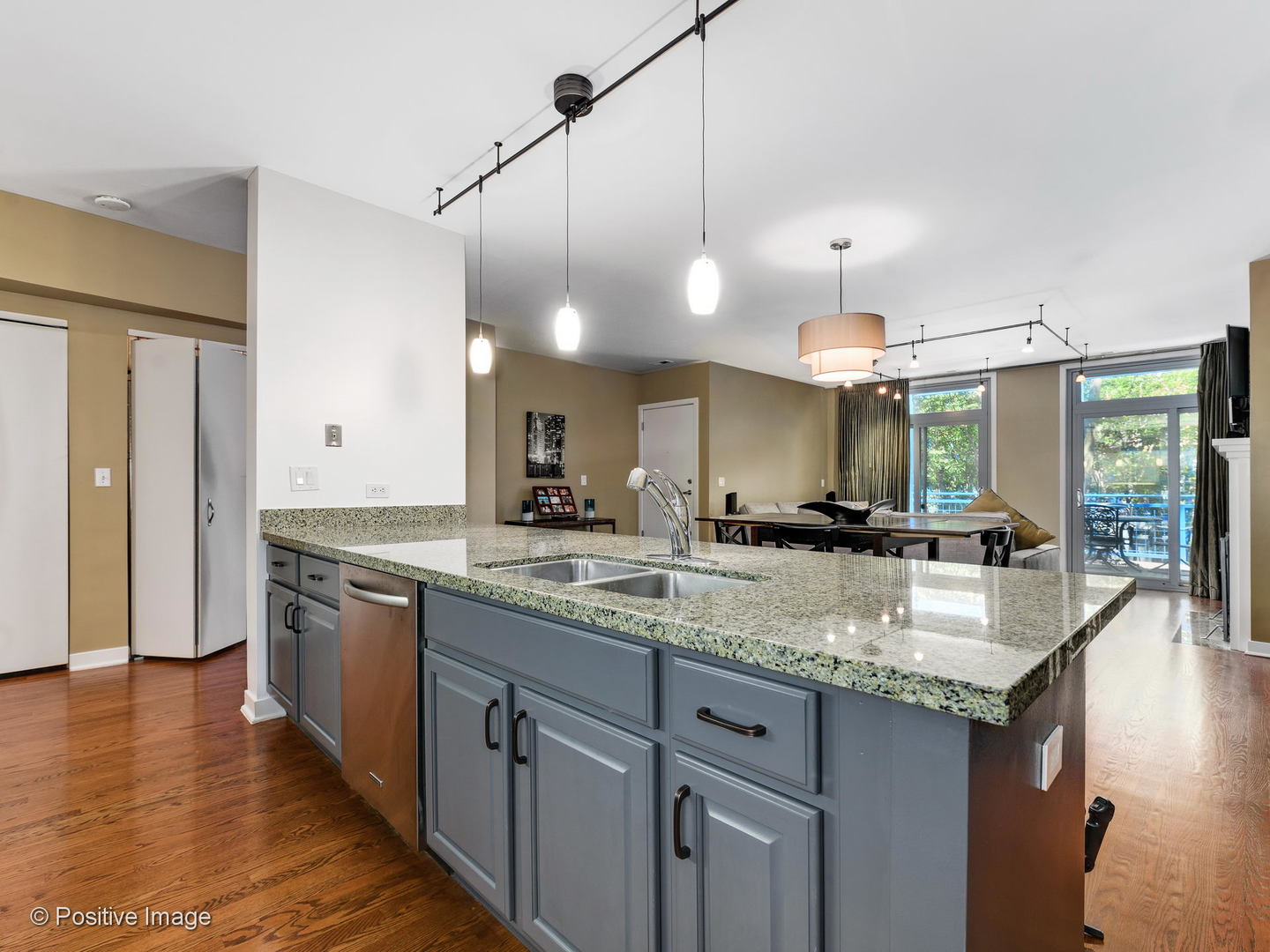 27 North Racine Avenue, Unit 422 Chicago, IL 60607 - Photo 13 of 21