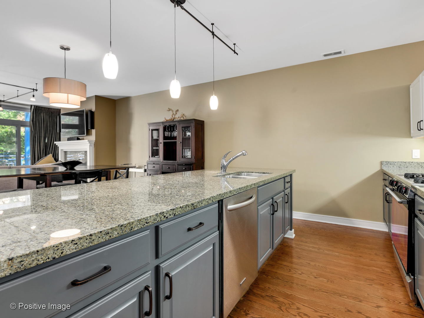 27 North Racine Avenue, Unit 422 Chicago, IL 60607 - Photo 10 of 21