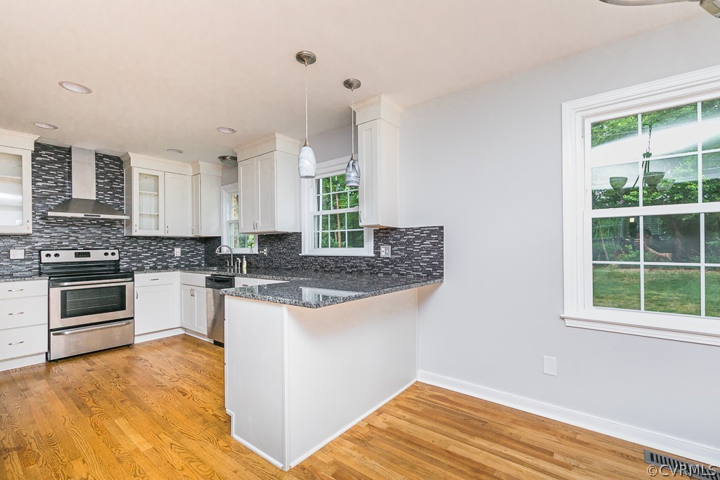 3703 Cheyenne Road Richmond, VA 23235 - Photo 3 of 21 a kitchen with a stove and a window