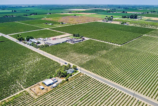 a view of a tennis court