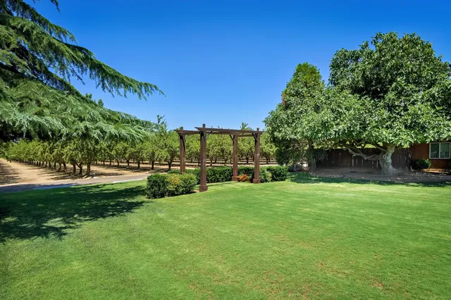a view of a garden with houses