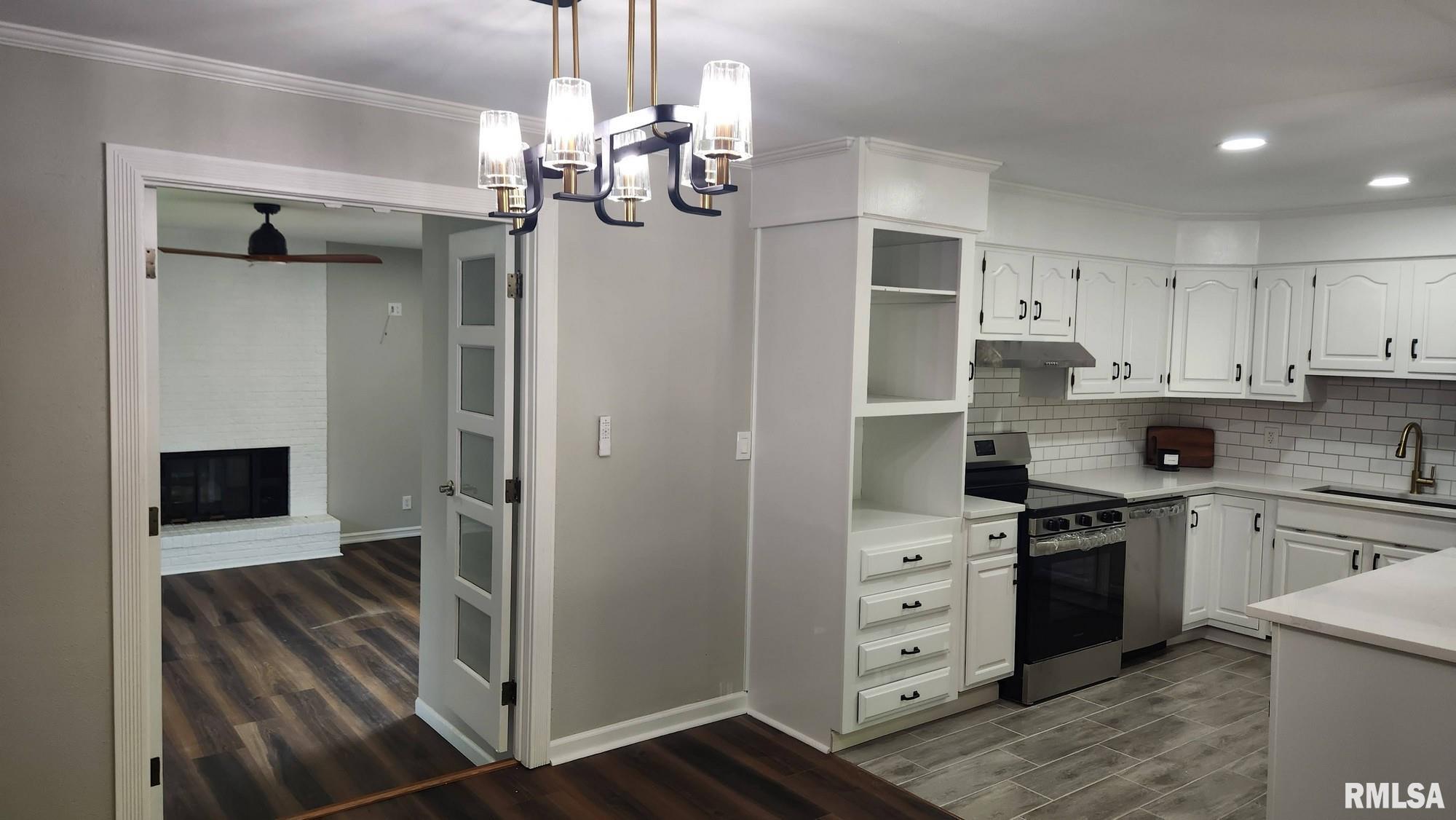 6129 North Hamilton Road Peoria, IL 61614 - Photo 8 of 45 Gallery Image 8
