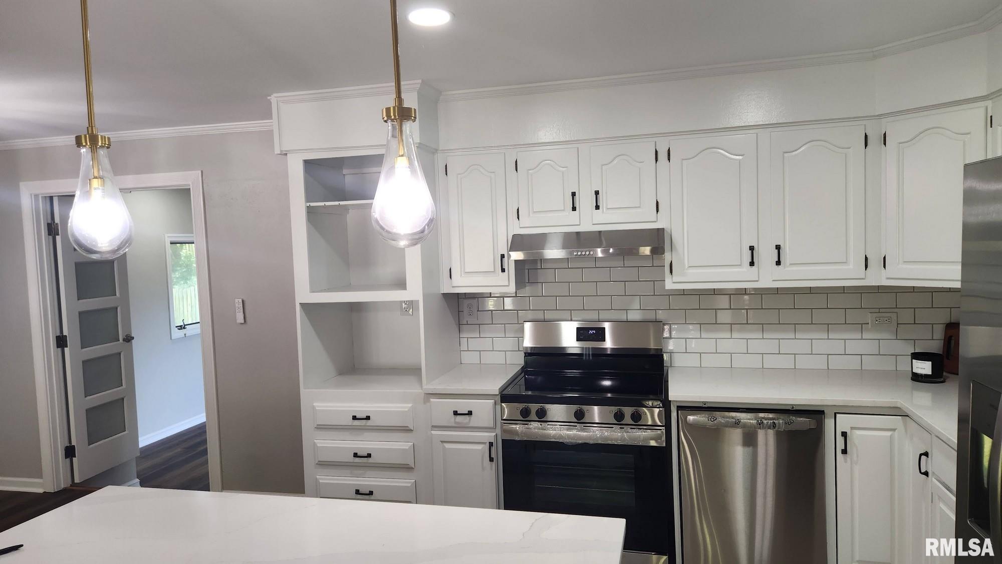 6129 North Hamilton Road Peoria, IL 61614 - Photo 9 of 45 Gallery Image 9
