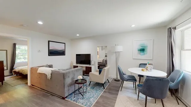 $1,250 | 321 East 8th Street, Unit 110, Dallas, TX 75203