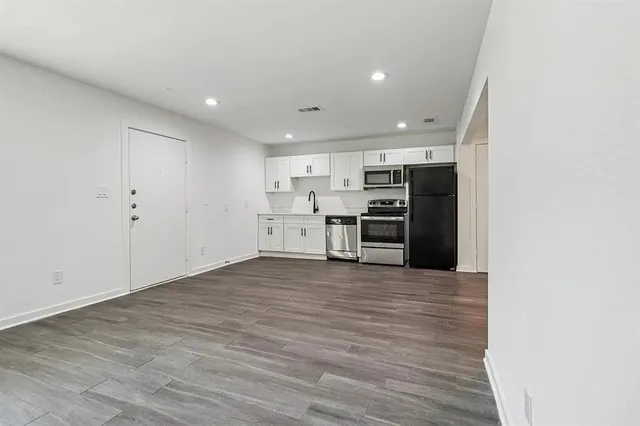 $1,250 | 321 East 8th Street, Unit 110, Dallas, TX 75203