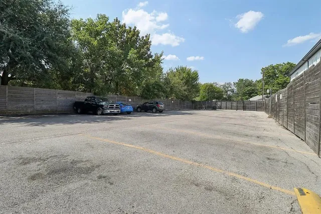 $1,250 | 321 East 8th Street, Unit 110, Dallas, TX 75203