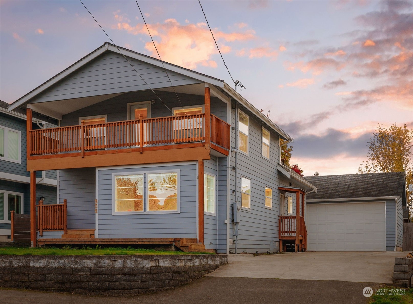909 North 32nd Street Renton, WA 98056 - Photo 1 of 21 a front view of a house