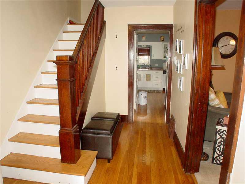 235 Friday Road Pittsburgh, PA 15209 - Photo 2 of 25 Entry/Foyer.