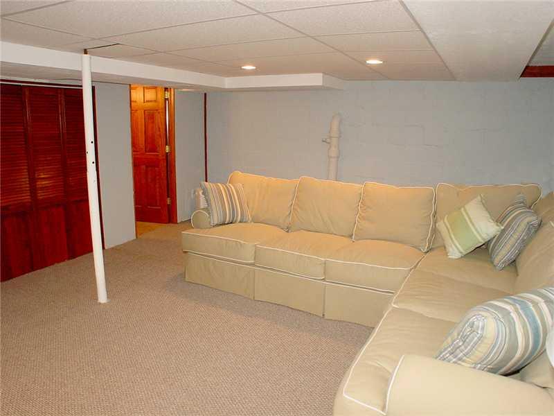 235 Friday Road Pittsburgh, PA 15209 - Photo 19 of 25 Den/Family/Great Room.