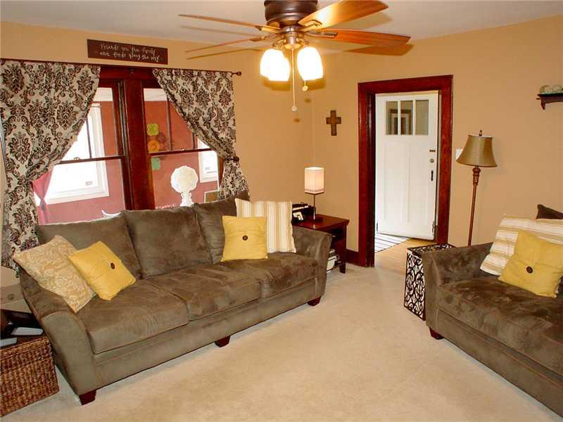 235 Friday Road Pittsburgh, PA 15209 - Photo 4 of 25 Living Room.