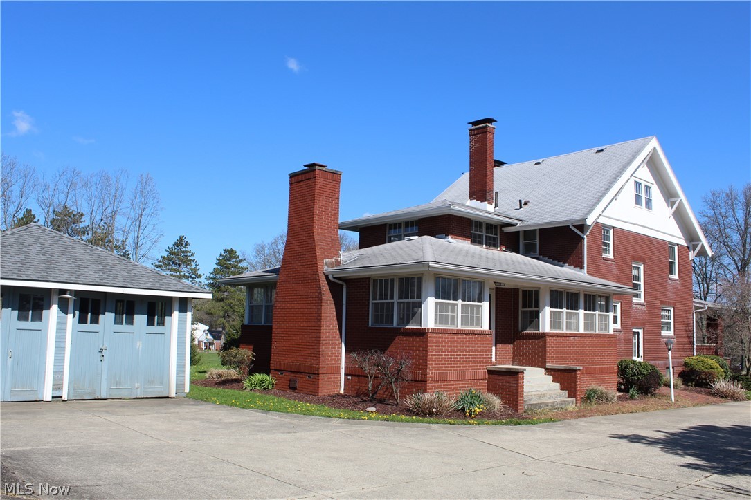 3904 Kent Road Stow, OH 44224 - Photo 14 of 35 Plenty of parking and space to entertain!