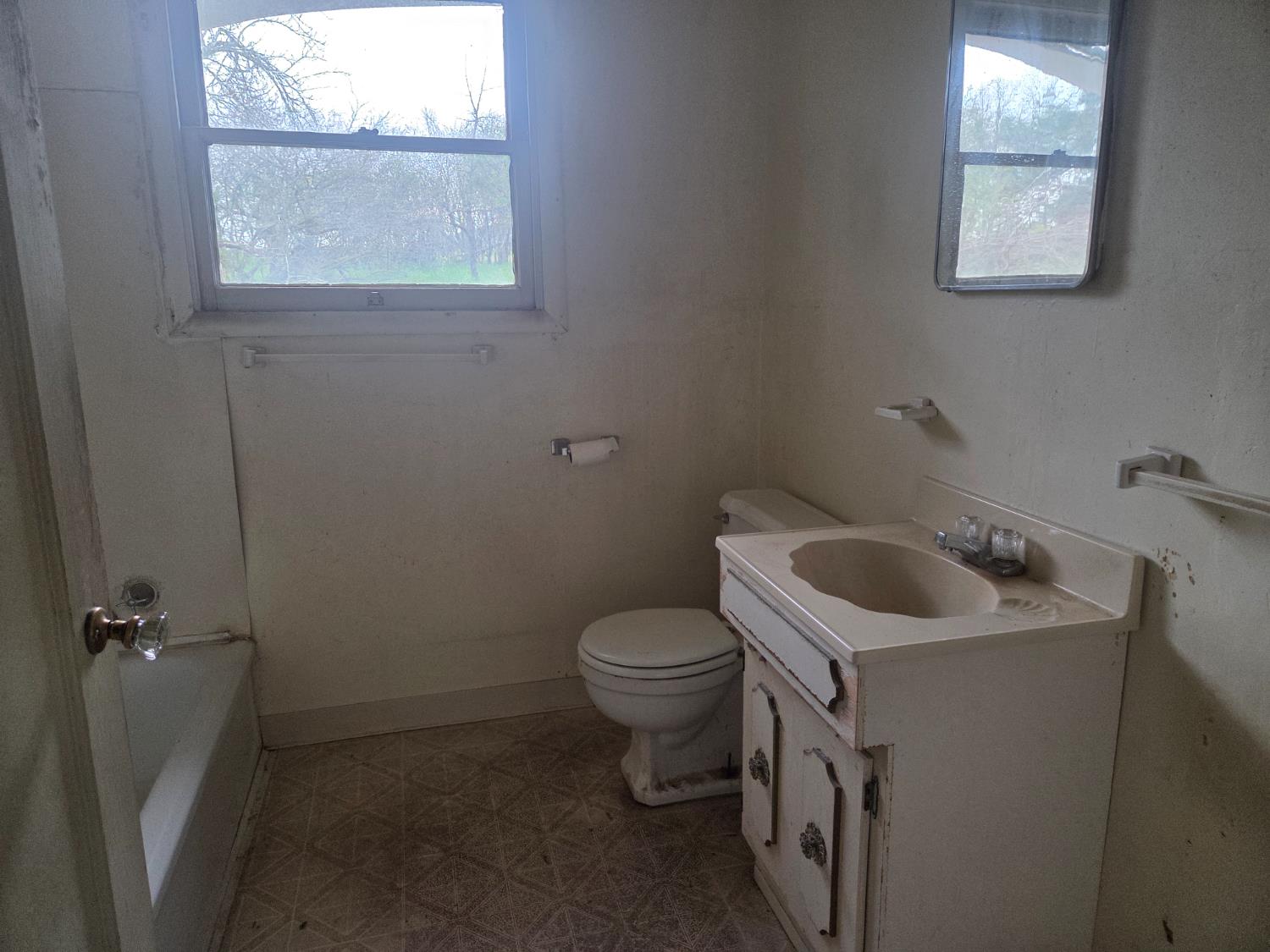 291 Sunset Street San Andreas, CA 95249 - Photo 4 of 5 a bathroom with a sink toilet and a window