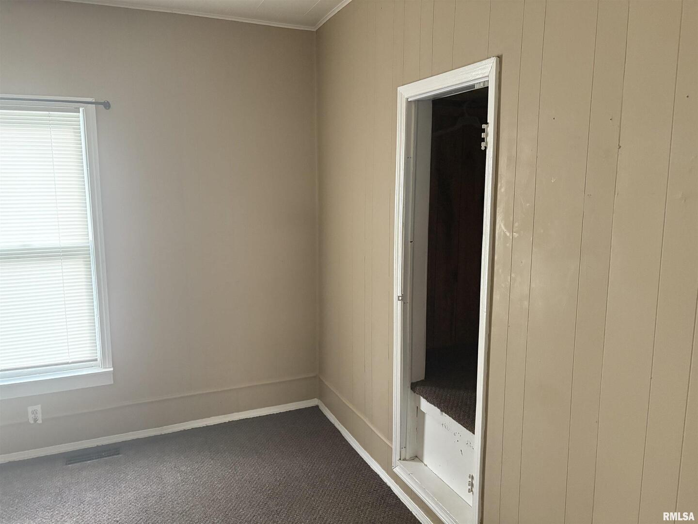 2142 Herbert Street Murphysboro, IL 62966 - Photo 10 of 17 an empty room with a window