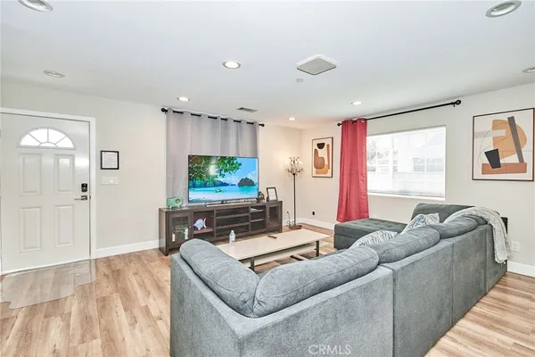 $1,500 | 1307 West 9th, Santa Ana, CA 92703