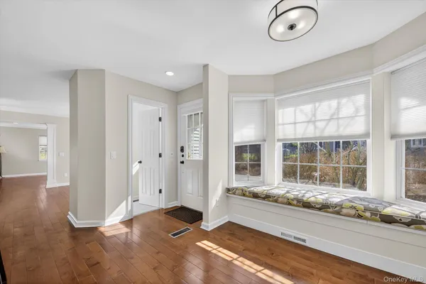 $950,000 | 2 Lake Marie Lane, Bedford Hills, NY 10507
