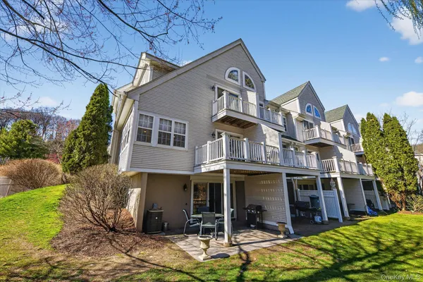 $950,000 | 2 Lake Marie Lane, Bedford Hills, NY 10507