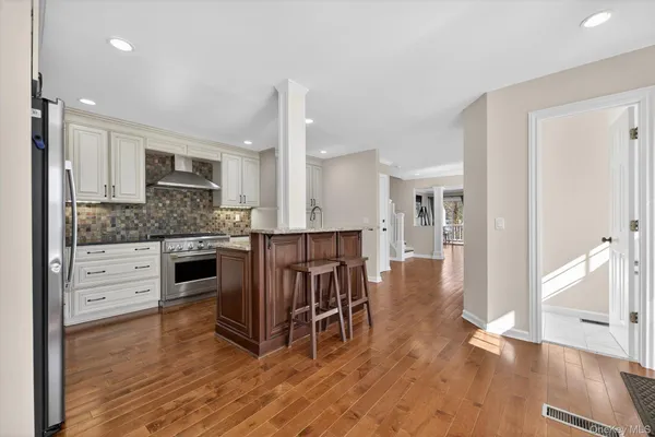$950,000 | 2 Lake Marie Lane, Bedford Hills, NY 10507