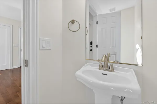 $950,000 | 2 Lake Marie Lane, Bedford Hills, NY 10507