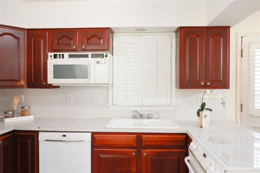 3969 Briaridge Circle Atlanta, GA 30340 - Photo 18 of 35 a bathroom with a sink and a bathtub