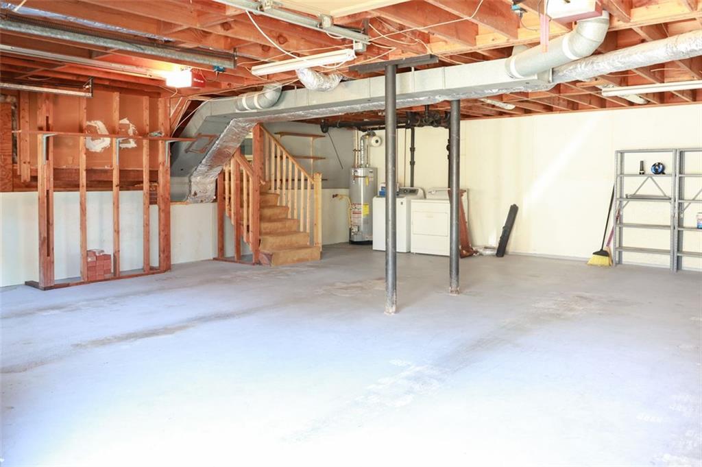 3969 Briaridge Circle Atlanta, GA 30340 - Photo 32 of 35 a view of an empty room with a window
