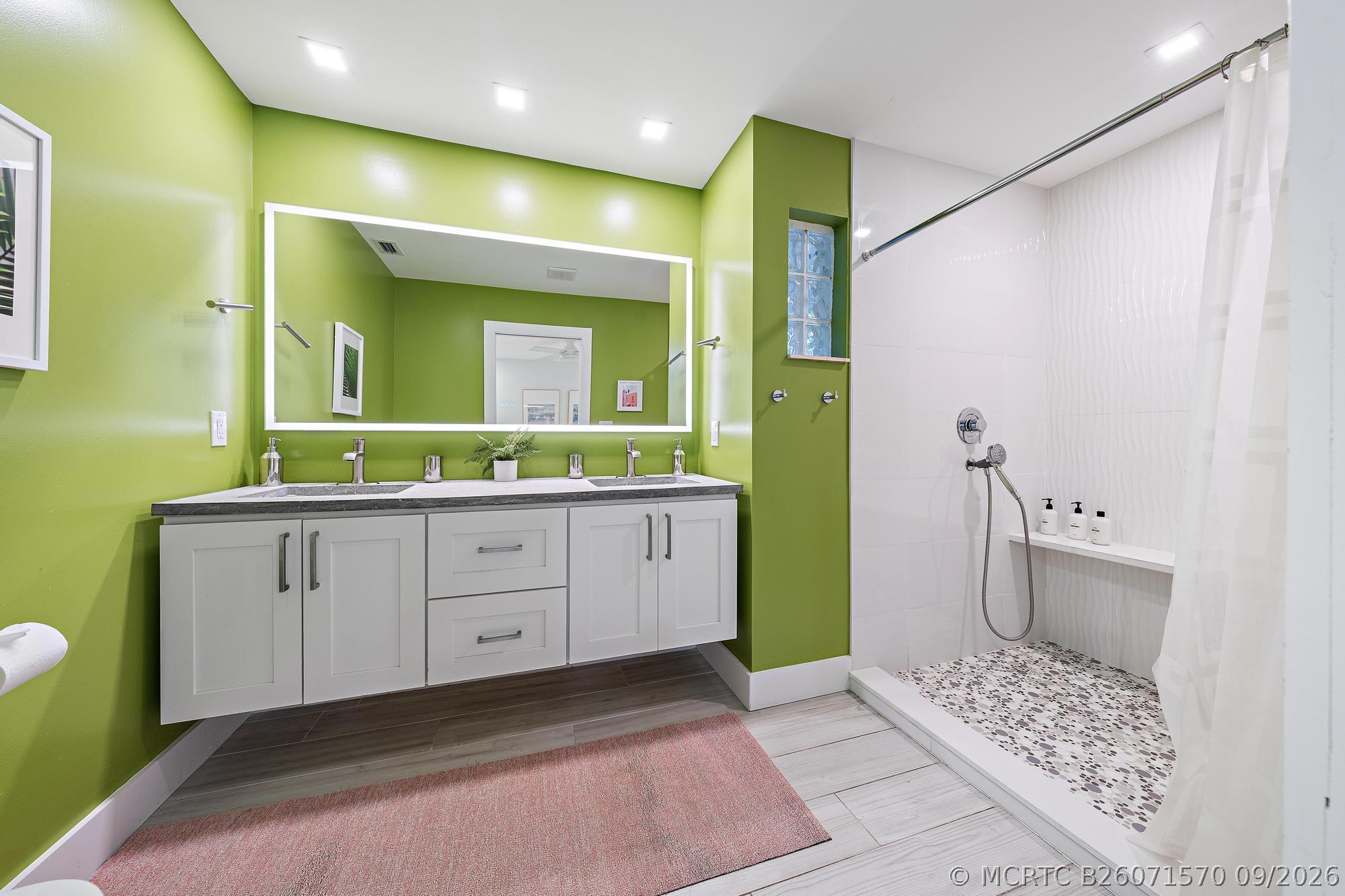 570 Dover Road Tequesta, FL 33469 - Photo 15 of 45 Primary Bath