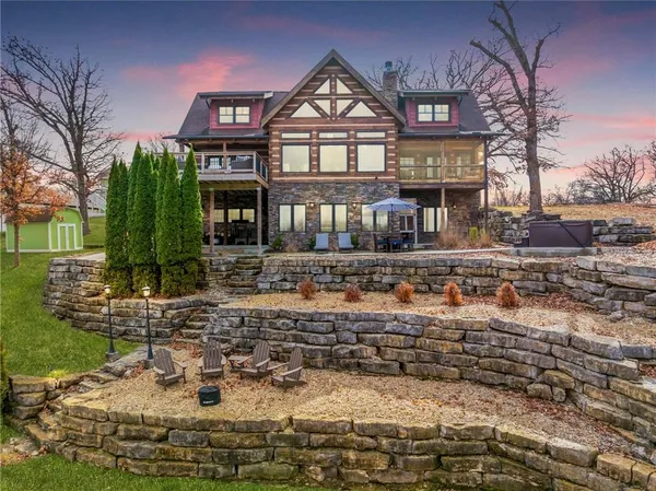 $1,355,000 | 226 Lake Viking Terrace, Gallatin, MO 64640