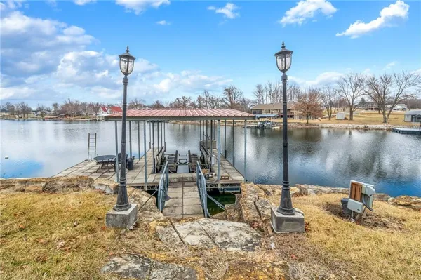 $1,355,000 | 226 Lake Viking Terrace, Gallatin, MO 64640