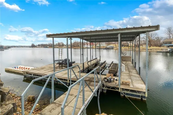 $1,355,000 | 226 Lake Viking Terrace, Gallatin, MO 64640