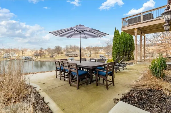 $1,355,000 | 226 Lake Viking Terrace, Gallatin, MO 64640