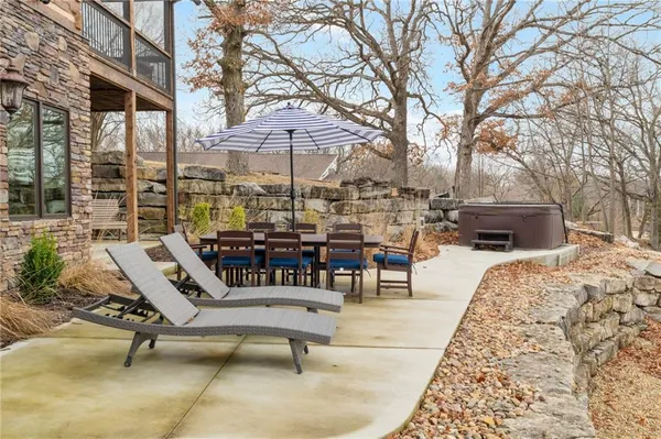 $1,355,000 | 226 Lake Viking Terrace, Gallatin, MO 64640