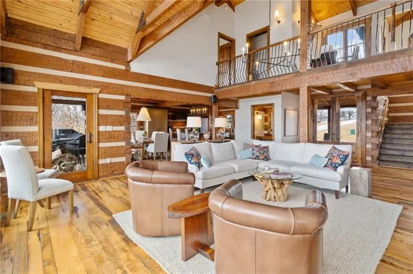$1,355,000 | 226 Lake Viking Terrace, Gallatin, MO 64640