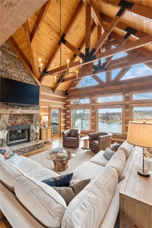 $1,355,000 | 226 Lake Viking Terrace, Gallatin, MO 64640