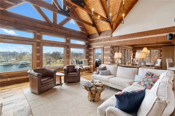 $1,355,000 | 226 Lake Viking Terrace, Gallatin, MO 64640