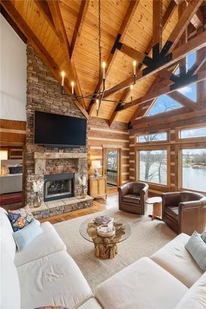 $1,355,000 | 226 Lake Viking Terrace, Gallatin, MO 64640