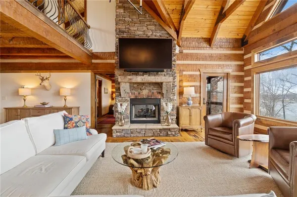 $1,355,000 | 226 Lake Viking Terrace, Gallatin, MO 64640