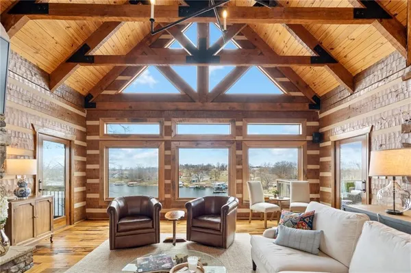 $1,355,000 | 226 Lake Viking Terrace, Gallatin, MO 64640