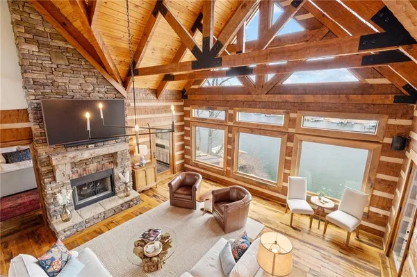 $1,355,000 | 226 Lake Viking Terrace, Gallatin, MO 64640