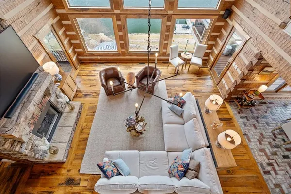 $1,355,000 | 226 Lake Viking Terrace, Gallatin, MO 64640