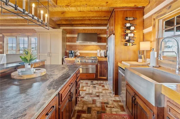 $1,355,000 | 226 Lake Viking Terrace, Gallatin, MO 64640