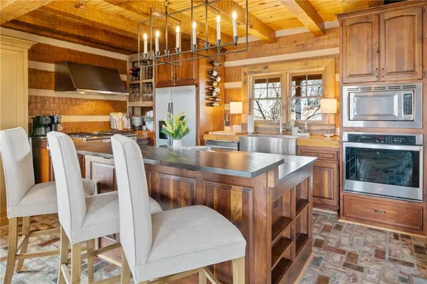 $1,355,000 | 226 Lake Viking Terrace, Gallatin, MO 64640