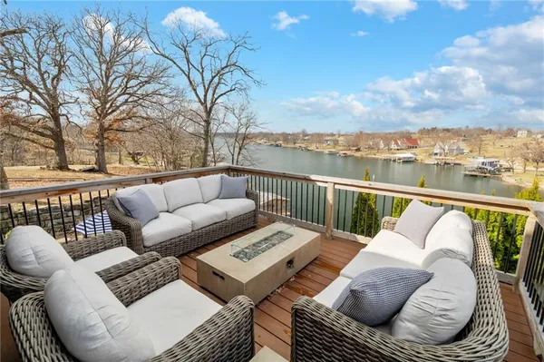 $1,355,000 | 226 Lake Viking Terrace, Gallatin, MO 64640