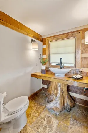 $1,355,000 | 226 Lake Viking Terrace, Gallatin, MO 64640