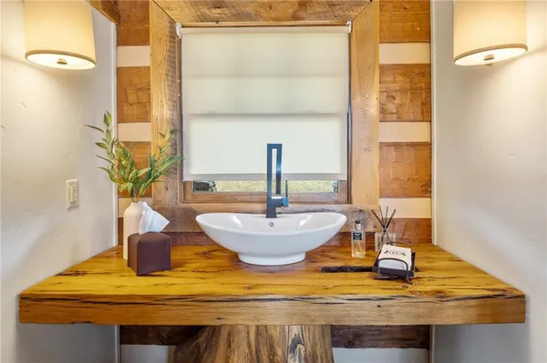 $1,355,000 | 226 Lake Viking Terrace, Gallatin, MO 64640